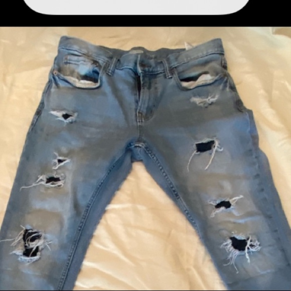 OLD NAVY DISTRESSED JEANS  SIZE 32”/32”